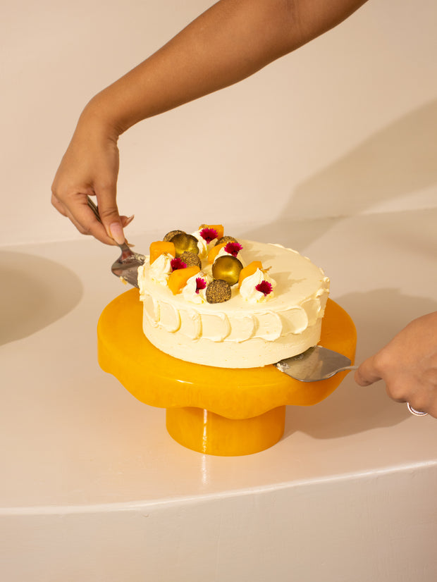 Scallop Resin Cake stand, Mustard - 9.5x4.5 Inches