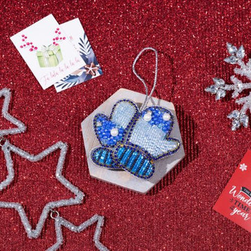 Christmas Hanging Mitts  Ornaments, Green - 3x4 Inches
