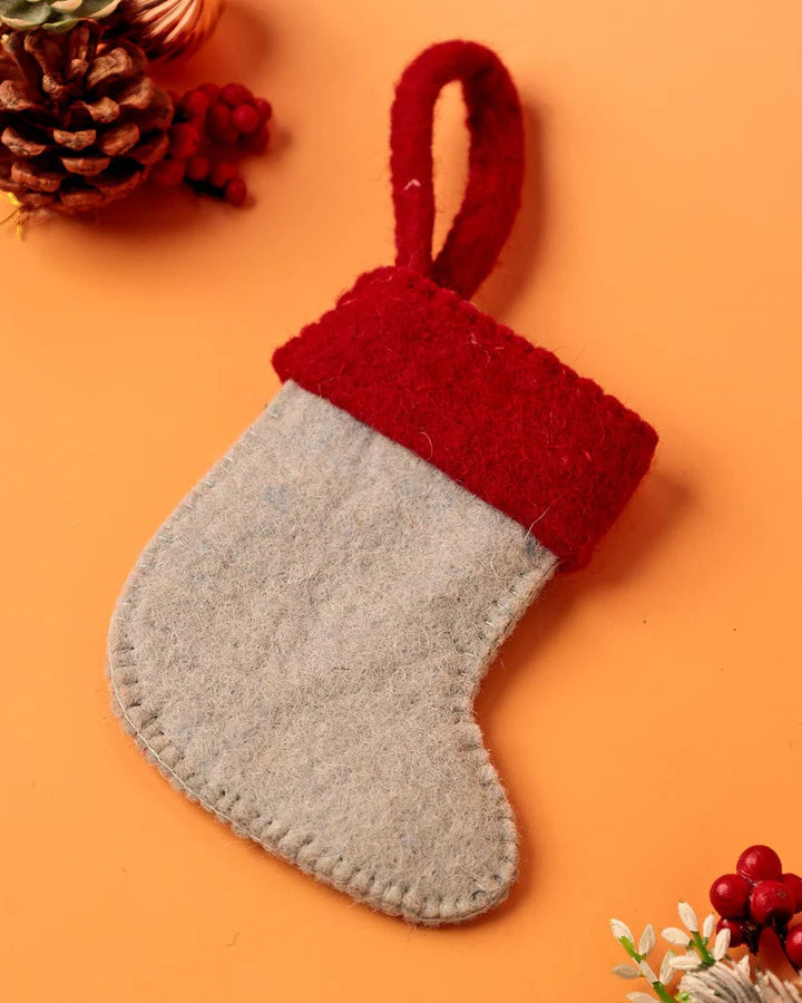 Red Robin Felt Stocking Xmas Ornament -  10 x 3  x 19 cms