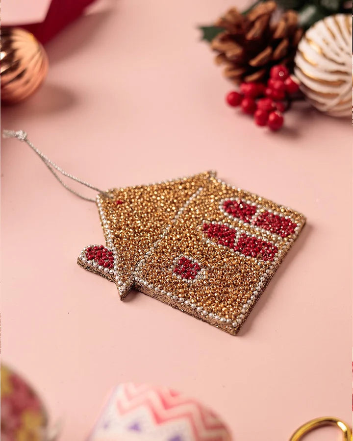 Hut Ornament - 8 x 1  x 17  cms